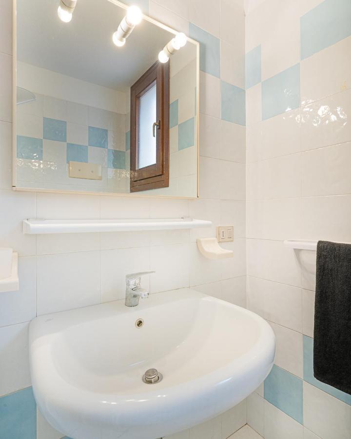 Ambra Holiday Rooms San Teodoro  Εξωτερικό φωτογραφία